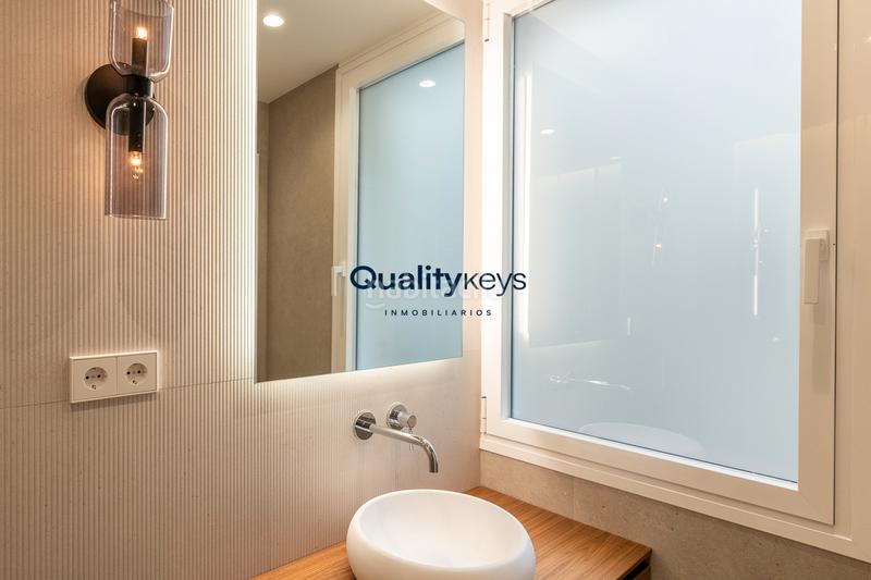 Foto 71865b49-9df4-4f21-83c1-6cdde1156086. Piso exclusiva vivienda de lujo con dos balcones a la calle en Madrid