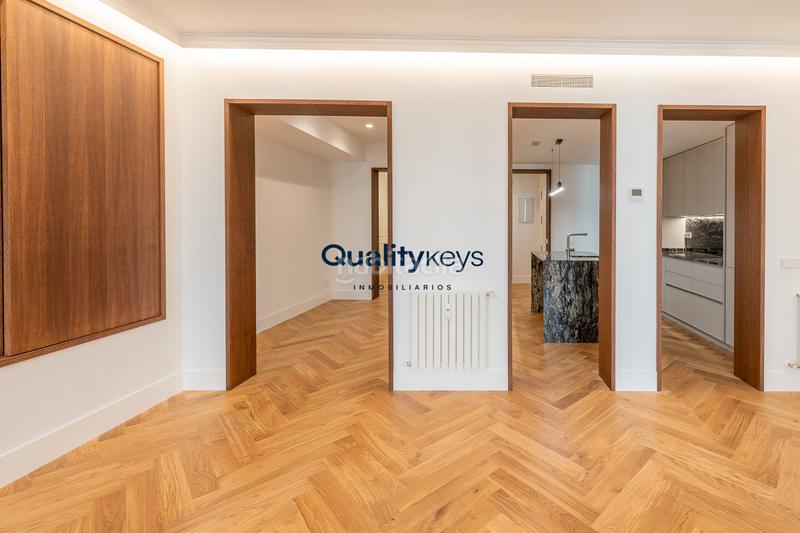 Foto 72e89afc-ffac-4a17-93c9-6148b8da3363. Piso exclusiva vivienda de lujo con dos balcones a la calle en Madrid