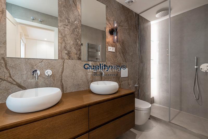 Foto 781512bd-6b08-4965-b03e-e09c4536f909. Piso exclusiva vivienda de lujo con dos balcones a la calle en Madrid