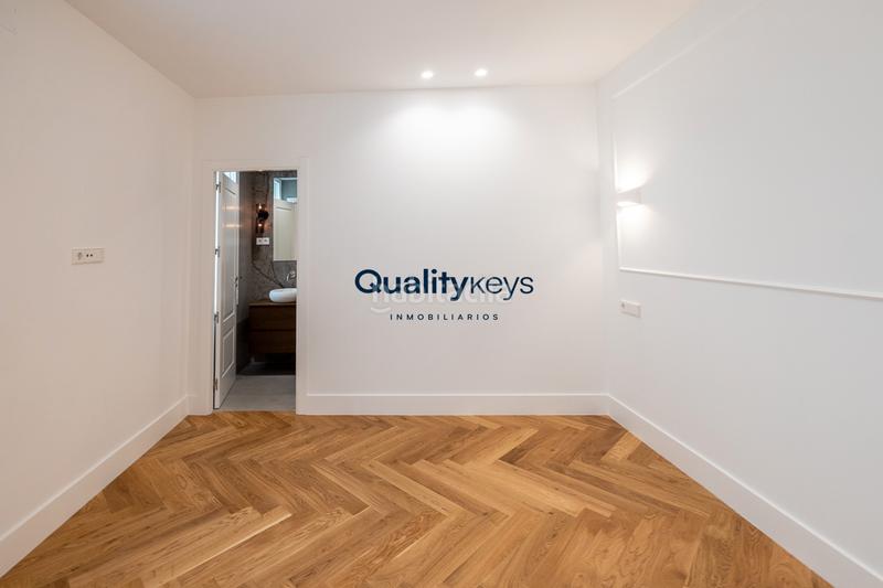 Foto 7b0d44ac-3cb8-4e70-b37d-7aa38f19e5aa. Piso exclusiva vivienda de lujo con dos balcones a la calle en Madrid