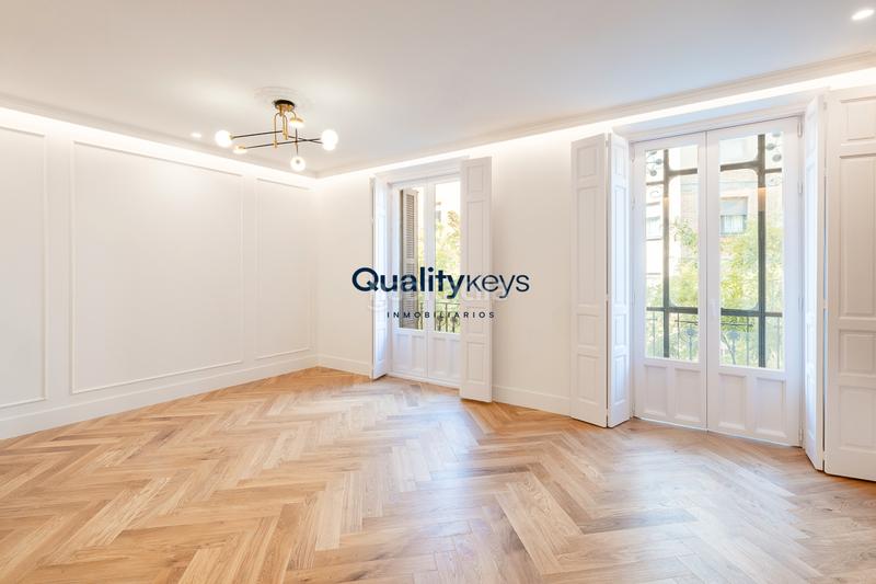 Foto 8c3efb83-0ad7-4a21-9980-ea8a4876092b. Piso exclusiva vivienda de lujo con dos balcones a la calle en Madrid