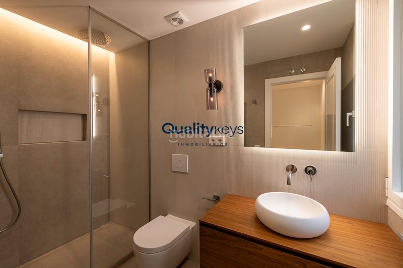 Foto e5cb9340-c136-475f-92e2-de2f9c960bc7. Piso exclusiva vivienda de lujo con dos balcones a la calle en Madrid