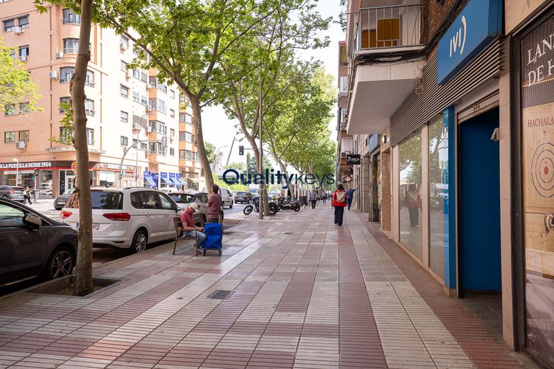 Foto 1511233a-a0b3-419e-b659-e5a8f43fbc2e. Local comercial amb calefacció a Canillejas Madrid
