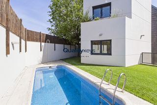 Chalet  Calle florentino rodríguez alonso. Unico chalet en valdebebas