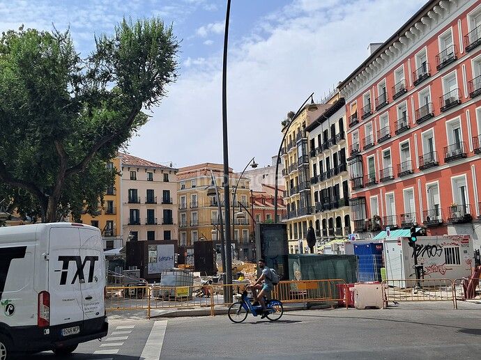 Foto 107155d8-2f4e-447f-a290-9f94ea909d5a. Local comercial a Embajadores-Lavapiés Madrid