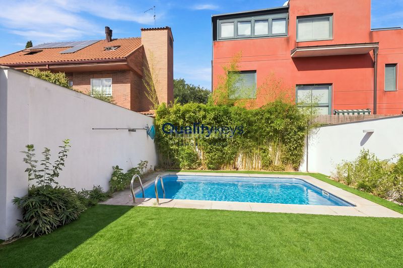 Foto 625d0261-7441-4cd5-b94e-2f4accf49d1a. Xalet amb calefacció aparcament piscina a Valdebebas - Valdefuentes Madrid