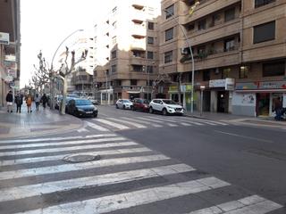 Aparcament cotxe a Piscinas. Zona avenida francisco tárrega