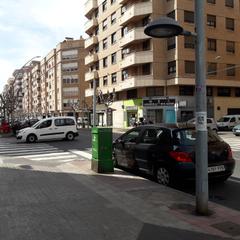 Aparcament cotxe a Piscinas. Parking  con trastero