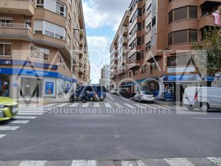 Lloguer Local Comercial a Piscinas. Entresuelo en alquiler