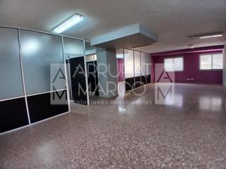 Miete Büro in Piscinas. Se alquila inmueble en vila-real