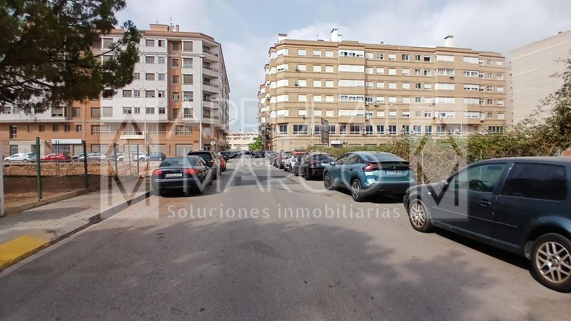 Foto 79c00417-b253-435e-82e5-fcf36a5d3abd. Aparcament cotxe a Piscinas Villarreal / Vila - real