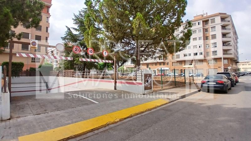 Foto ab4b3c60-a384-4739-8aff-2b611be3f260. Aparcament cotxe a Piscinas Villarreal / Vila - real