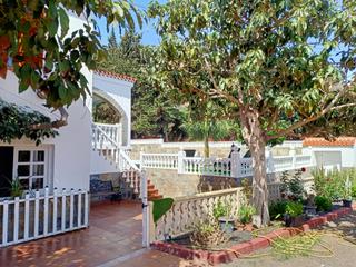 Xalet  Calle el cañón. Casa con piscina rodeada de naturaleza