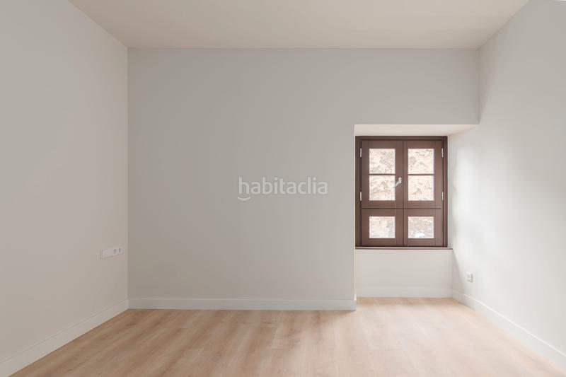 Foto b769f9e5-e026-4389-8f6b-ffa1f0015dd8. Pis a carrer de bellmirall 2 a Centre-Barri Vell Girona