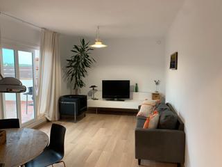 Appartement  Carrer cira de girona. Pis totalment reformat, situat en una zona tranquil·la al cor de