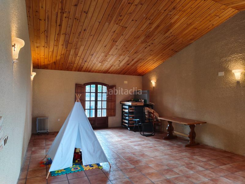 Foto 1edb8692-e475-4598-9d22-4712032a7dd7. Casa amb xemeneia aparcament a Garrigàs