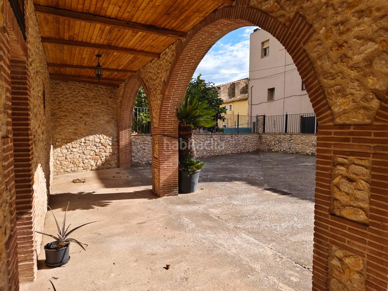 Foto 3c1bb4fd-36dc-4377-9806-82c9a8c89b2d. Casa amb xemeneia aparcament a Garrigàs