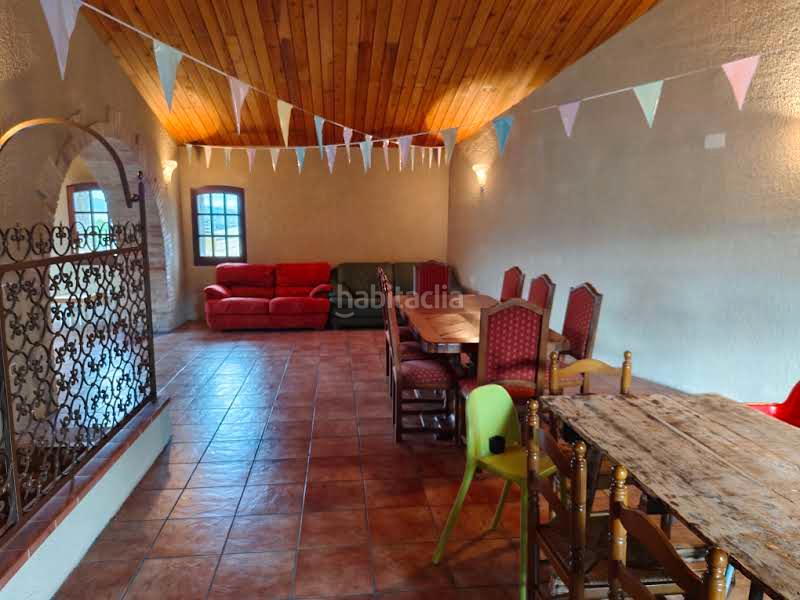 Foto 66730f3b-06d6-4bab-b94c-328c0bbd2590. Casa amb xemeneia aparcament a Garrigàs