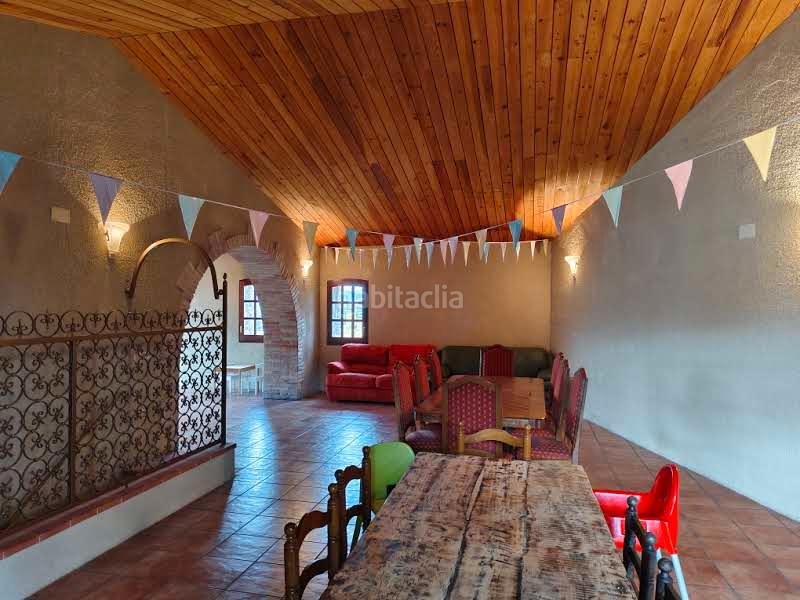 Foto 70a8bf90-f914-40a8-8ecc-acceb8791130. Casa amb xemeneia aparcament a Garrigàs