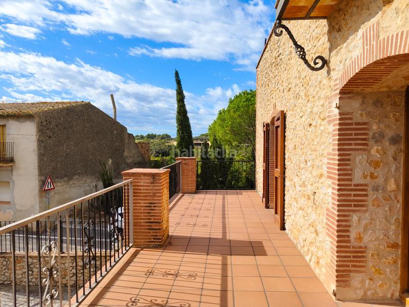 Foto a29cb2aa-6f8a-4f64-8990-237e954fc18f. Casa amb xemeneia aparcament a Garrigàs