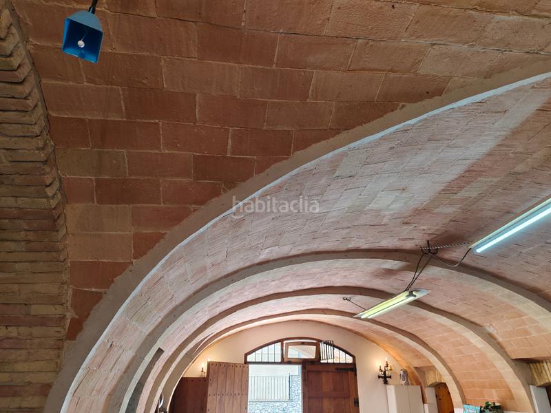 Foto ab6adb52-d7f2-4490-af3a-56874515e5a5. Casa amb xemeneia aparcament a Garrigàs