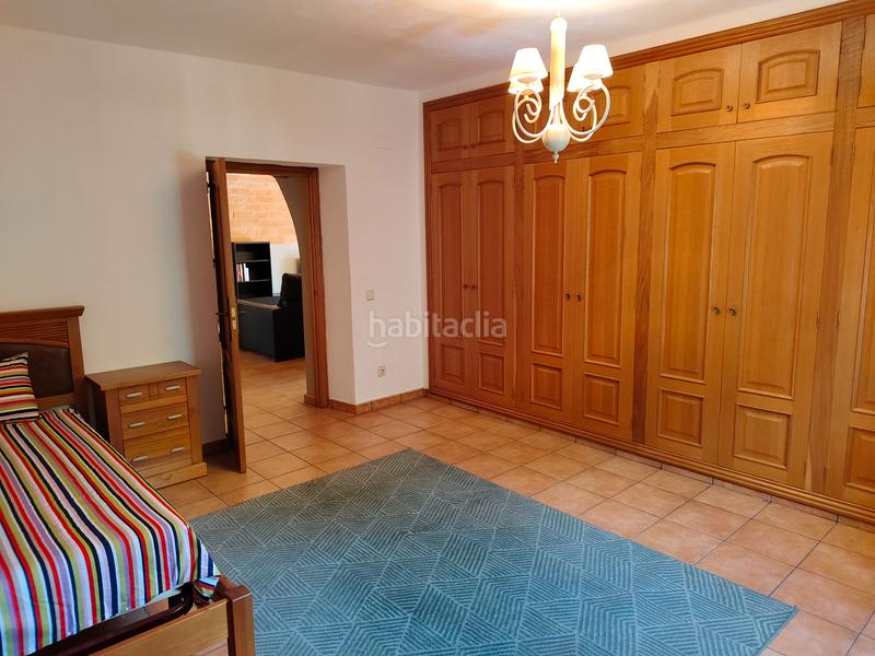 Foto c50d2276-47aa-4b6e-8831-bbc5ee3e4024. Casa amb xemeneia aparcament a Garrigàs