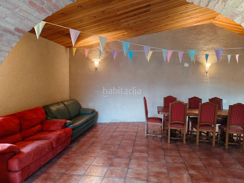 Foto db07cfe6-8cbc-41ac-8a1f-bbded0c62fca. Casa amb xemeneia aparcament a Garrigàs