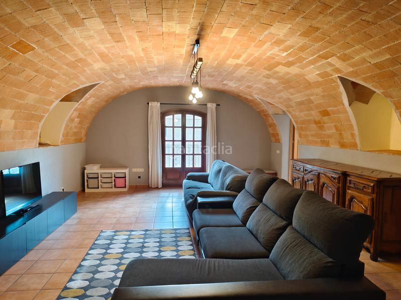 Foto dbb820f1-d402-4641-83dc-d5702020f7e9. Casa amb xemeneia aparcament a Garrigàs