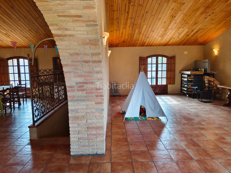 Foto dd601ef3-cdab-4fc1-b8b3-fbc27a5c0545. Casa amb xemeneia aparcament a Garrigàs