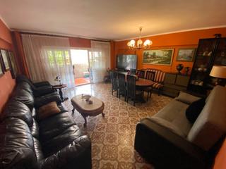 Flat in Carrer de cotlliure 29. Amplio piso en cas capiscol con muchas posibilidades