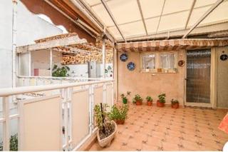 Casa en Petrer. Casa de 210 m2 centro de petrer con terraza y balcón