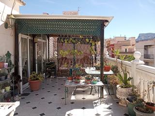 Casa a Plaza Castelar - Mercado Central. Gran casa con  terraza  en elda