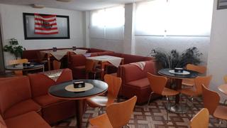 Local Comercial a Petrer. Se vende bar en activo con licencia actividad incluido local en