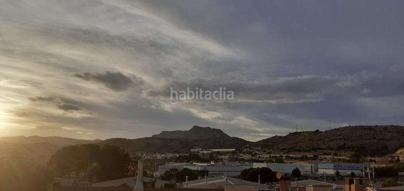 Foto f83a929a-4239-4726-be80-0c220ef112fd. Casa  de una planta con terraza de 75 m2 en Petrer