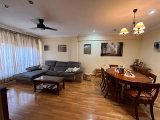 Casa adossada a Petrer. Bonito bungalow en petrer con garaje doble