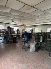 Nau industrial a Petrer. Antigua fábrica para convertir en viviendas en petrer en esquina
