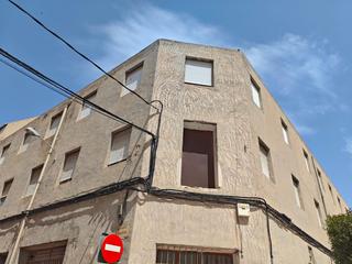 Edifici a Petrer. Edificio de 746 m2 de 2 plantas 1 y 2 para reformar en petrer