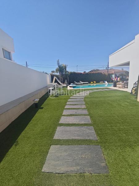 Foto 0edc1918-eb76-465c-8796-4042c94d479c. Xalet amb calefacció aparcament piscina a Petrer