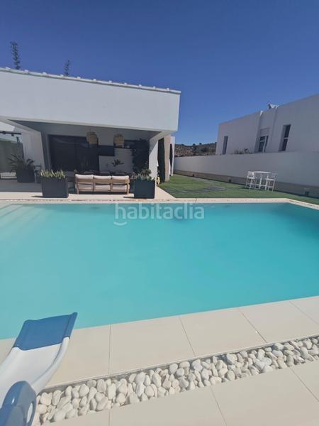 Foto 73796eda-3467-40cc-af5a-ee8d64e77bc3. Xalet amb calefacció aparcament piscina a Petrer