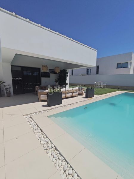 Foto a3f979d1-9c87-4592-98df-d1da3e903a05. Xalet amb calefacció aparcament piscina a Petrer
