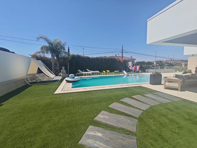 Foto a81bab1f-2a6c-4224-9d4b-25615dbb03d6. Xalet amb calefacció aparcament piscina a Petrer