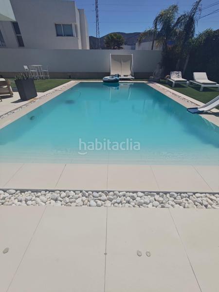Foto d18c1040-5656-4869-8d97-27d7ced2d832. Xalet amb calefacció aparcament piscina a Petrer
