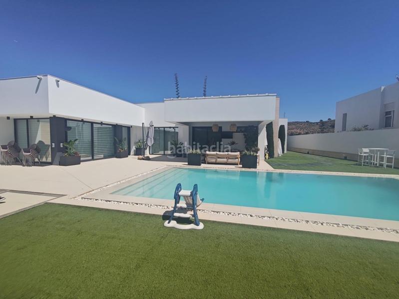 Foto fa30d14b-180b-4c4a-88f6-52e7bc52bd87. Xalet amb calefacció aparcament piscina a Petrer