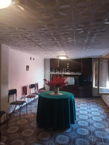 Foto dd540bd2-ca6b-4a37-8af4-dced6fe3ecaa. Casa  de 3 plantas con 154 m2 con terraza en Petrer