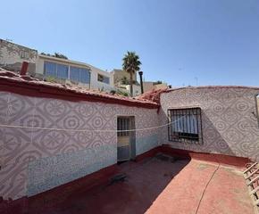 Casa en Petrer. Casa de 3 plantas con 154 m2 en petrer con terraza