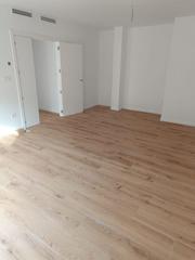 Miete Etagenwohnung in San Crispín-Huerta Nueva-Estación. Se alquila piso con garaje y trastero en elda zona ronda