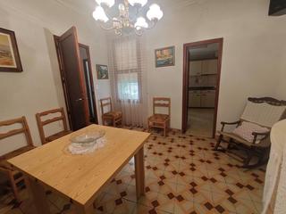 Casa en Petrer. Gran casa en petrer de 2 plantas zona centro