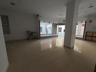 Casa a Petrer. Gran casa en petrer en esquina planta baja  2plantas
