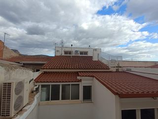 Casa en Petrer. Casa en petrer con terraza y patio