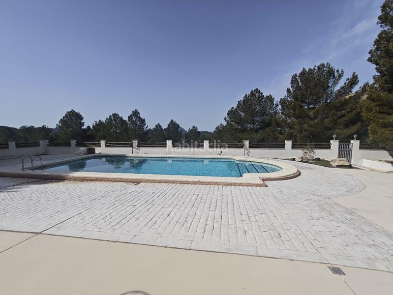 Foto cdff1714-ba93-4d63-9dea-57164cd9ef16. Xalet amb calefacció piscina a Castalla